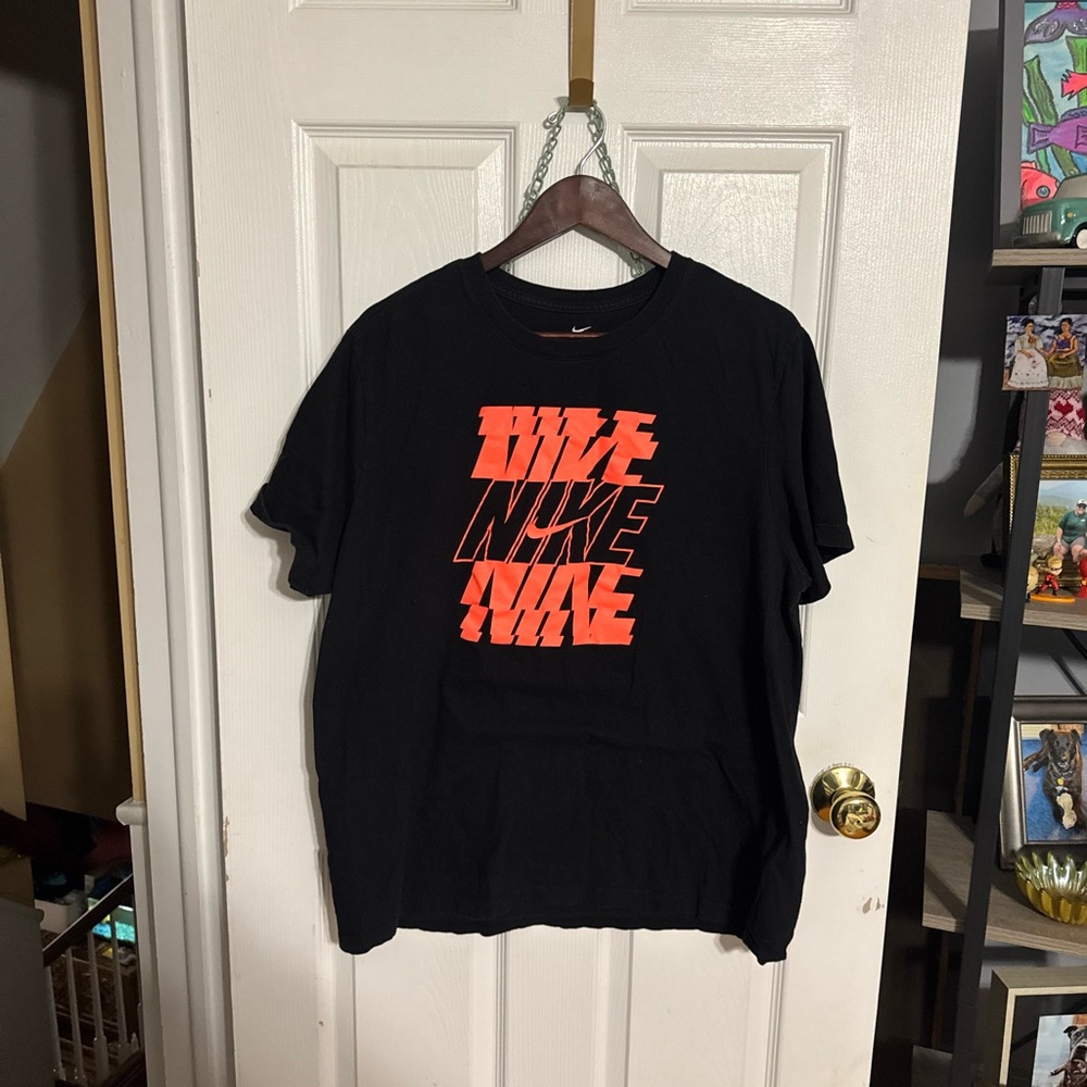 Women’s Nike Graphic Tee